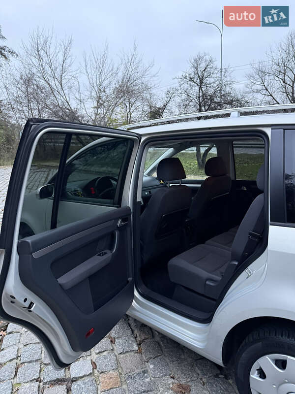 Минивэн Volkswagen Touran 2009 в Киеве