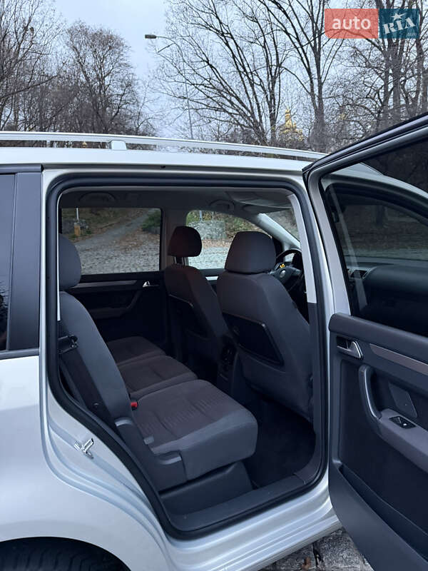 Минивэн Volkswagen Touran 2009 в Киеве