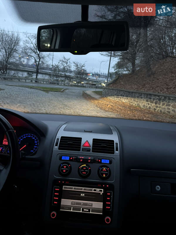 Минивэн Volkswagen Touran 2009 в Киеве