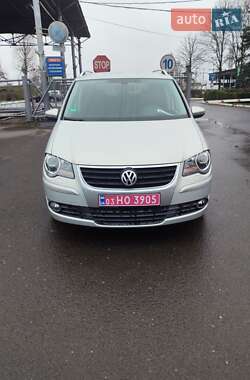 Минивэн Volkswagen Touran 2010 в Луцке