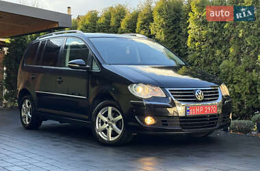 Минивэн Volkswagen Touran 2010 в Дубно