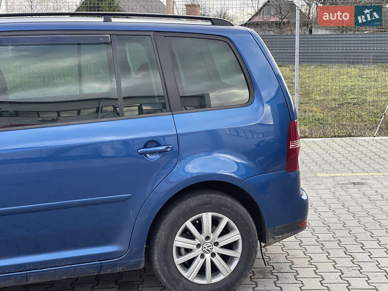 Минивэн Volkswagen Touran 2007 в Нововолынске