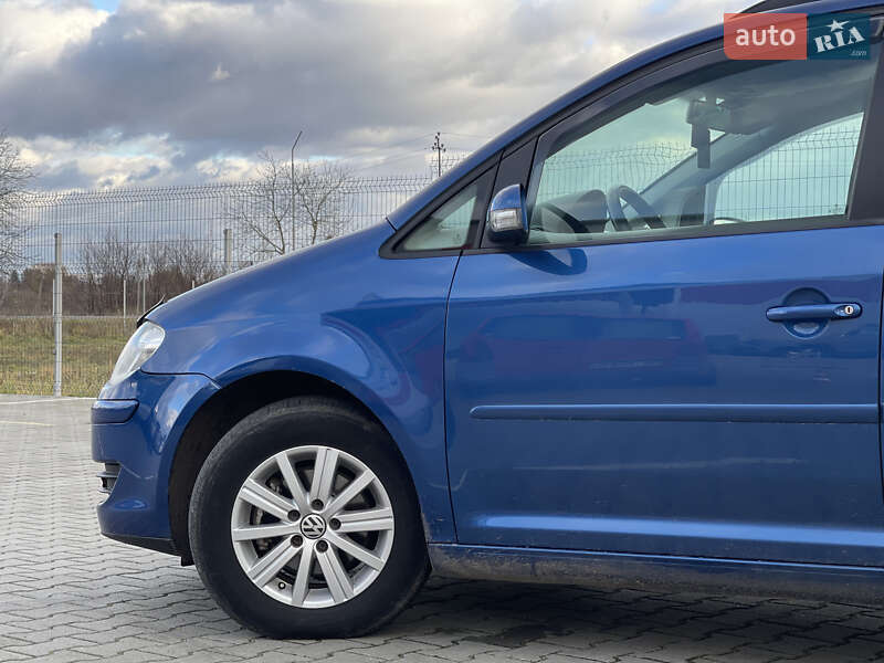 Минивэн Volkswagen Touran 2007 в Нововолынске