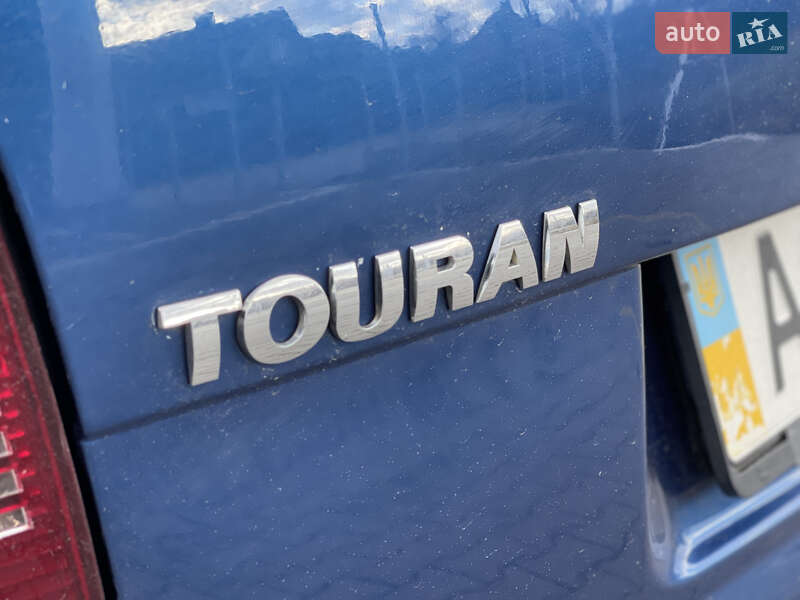 Минивэн Volkswagen Touran 2007 в Нововолынске