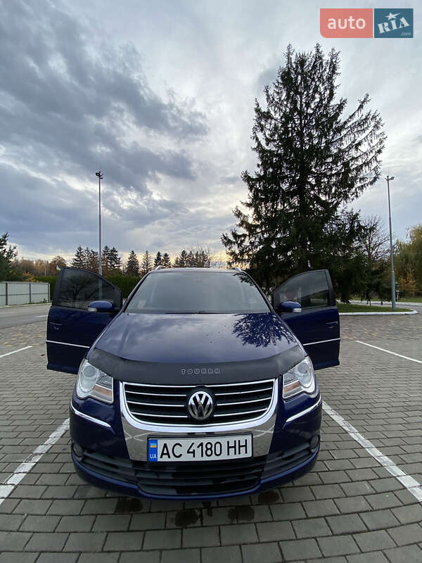 Минивэн Volkswagen Touran 2007 в Луцке