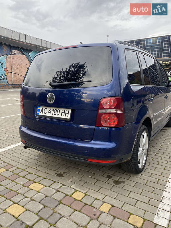 Минивэн Volkswagen Touran 2007 в Луцке