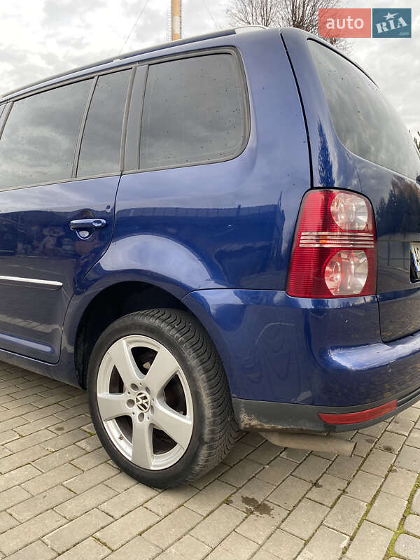 Минивэн Volkswagen Touran 2007 в Луцке