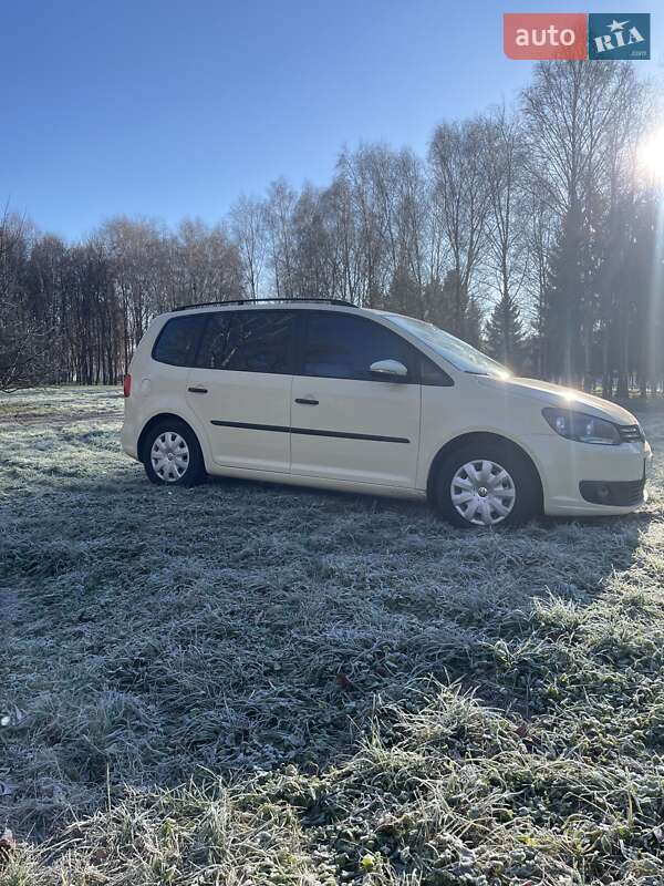 Минивэн Volkswagen Touran 2013 в Староконстантинове