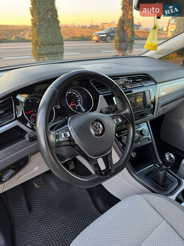 Микровэн Volkswagen Touran 2015 в Виноградове