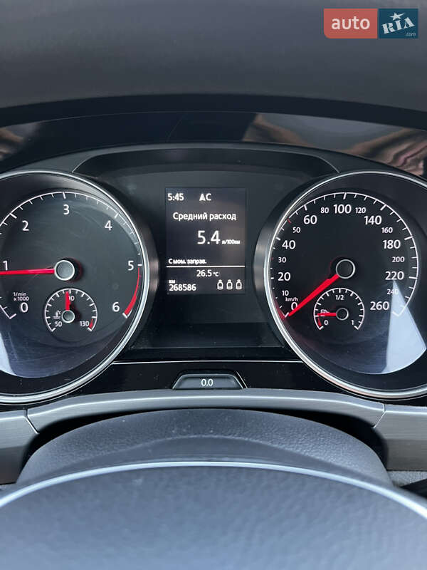 Микровэн Volkswagen Touran 2015 в Виноградове