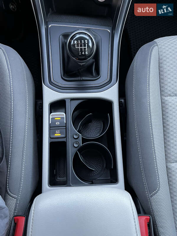 Микровэн Volkswagen Touran 2015 в Виноградове