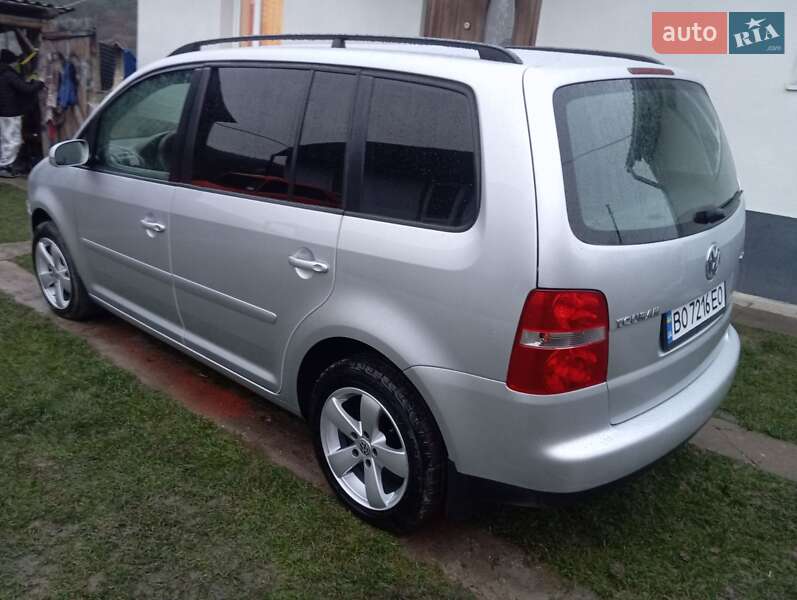 Минивэн Volkswagen Touran 2003 в Бучаче