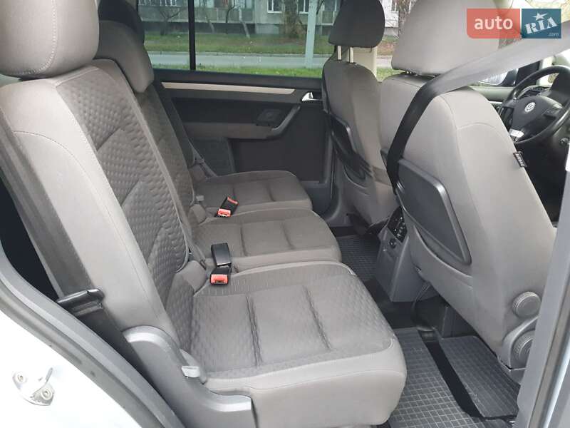 Минивэн Volkswagen Touran 2011 в Кременчуге