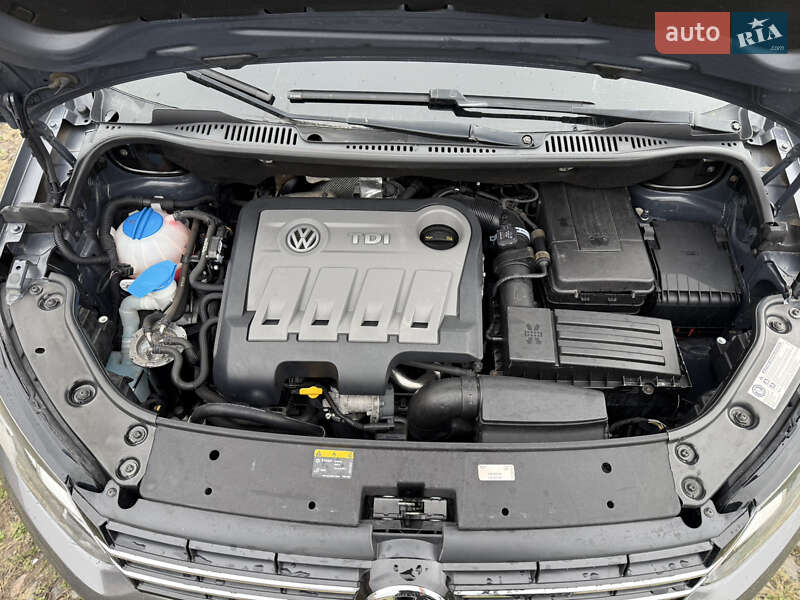 Минивэн Volkswagen Touran 2015 в Нововолынске