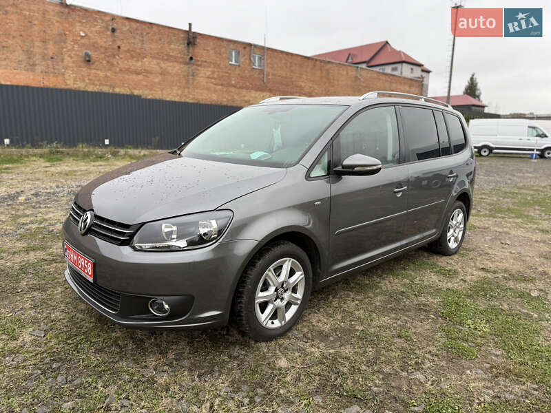 Минивэн Volkswagen Touran 2015 в Нововолынске