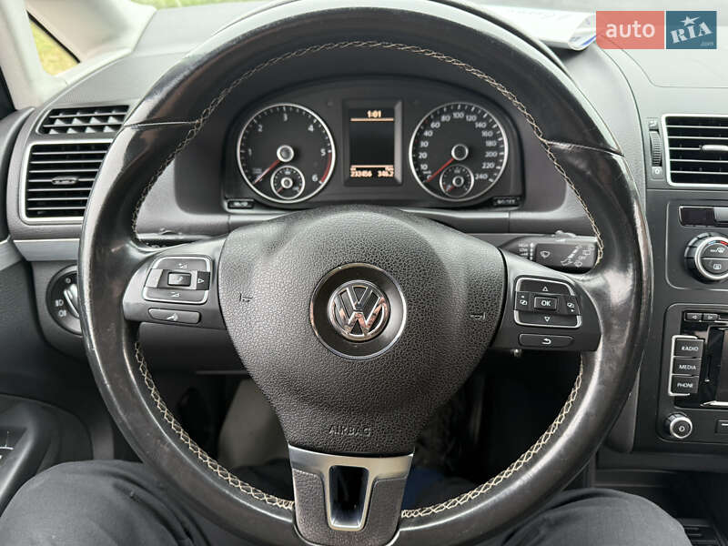 Минивэн Volkswagen Touran 2015 в Нововолынске