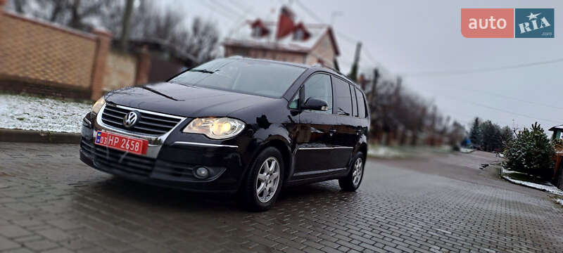Минивэн Volkswagen Touran 2007 в Рожище
