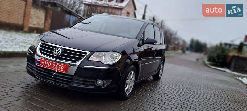 Минивэн Volkswagen Touran 2007 в Рожище