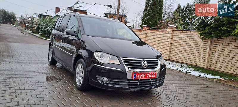 Минивэн Volkswagen Touran 2007 в Рожище