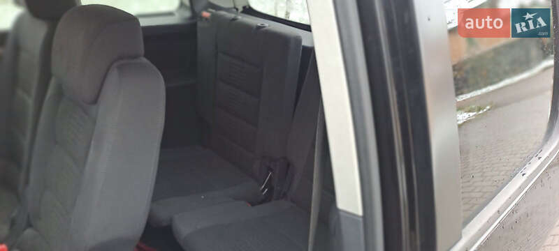 Минивэн Volkswagen Touran 2007 в Рожище