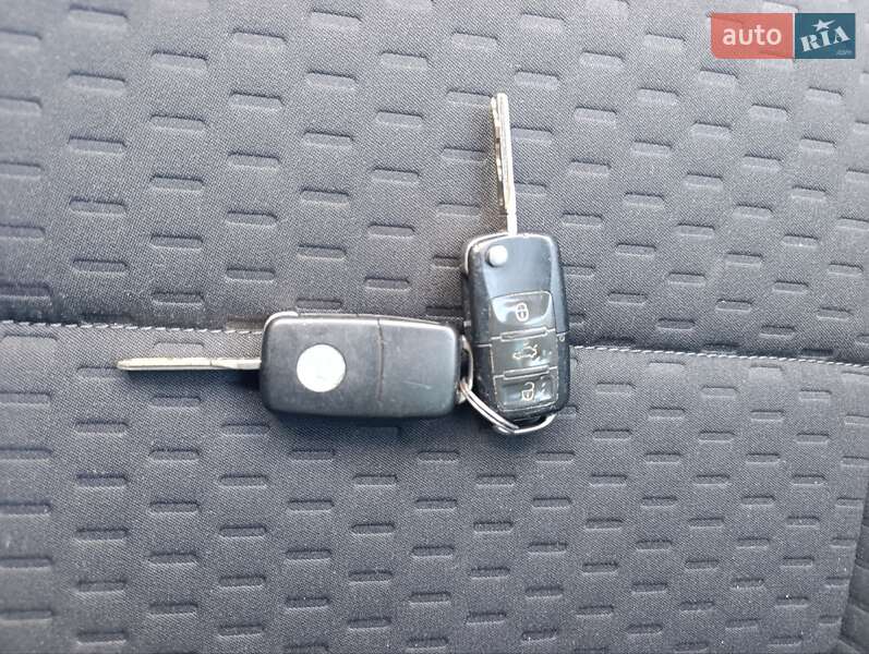 Минивэн Volkswagen Touran 2007 в Луцке