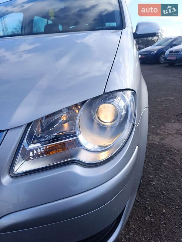 Минивэн Volkswagen Touran 2007 в Луцке