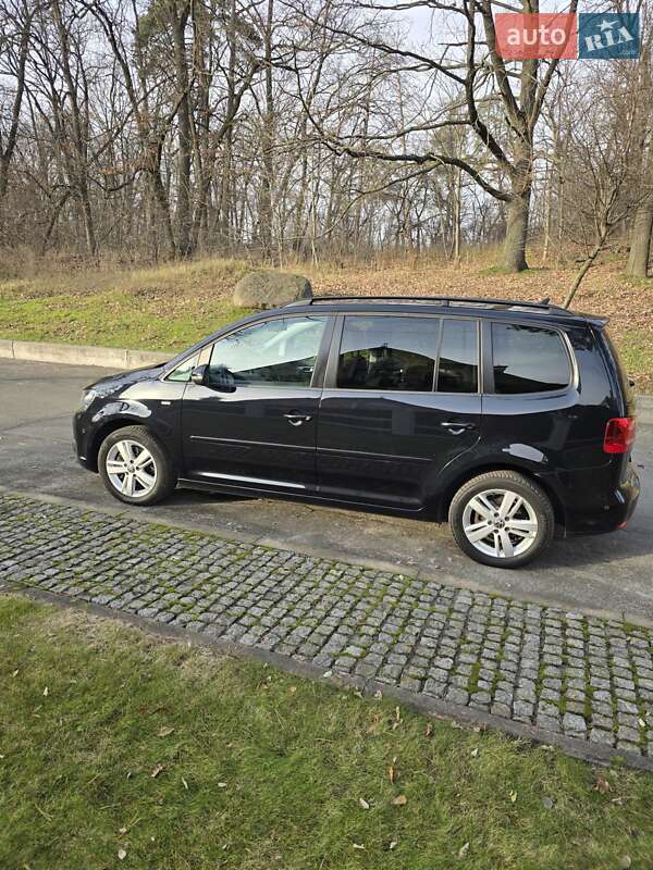 Мінівен Volkswagen Touran 2012 в Києві