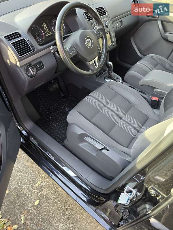 Мінівен Volkswagen Touran 2012 в Києві