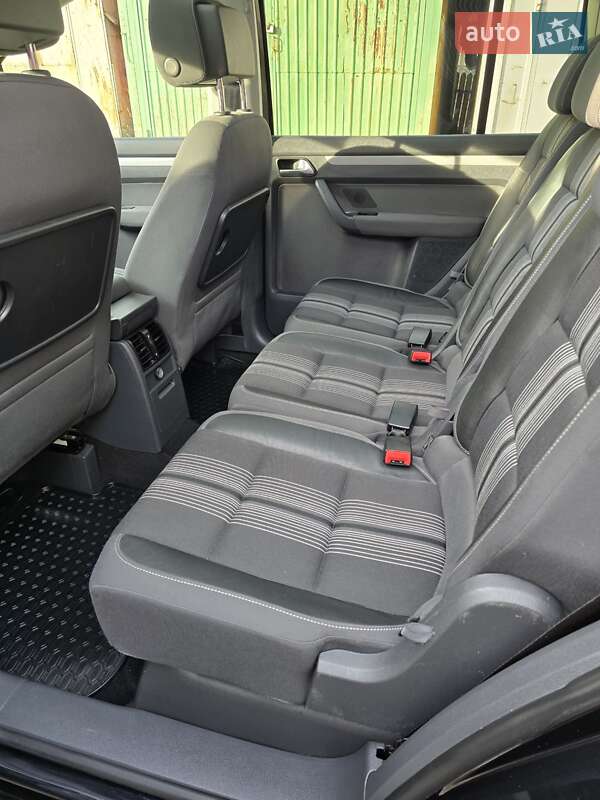 Мінівен Volkswagen Touran 2012 в Києві