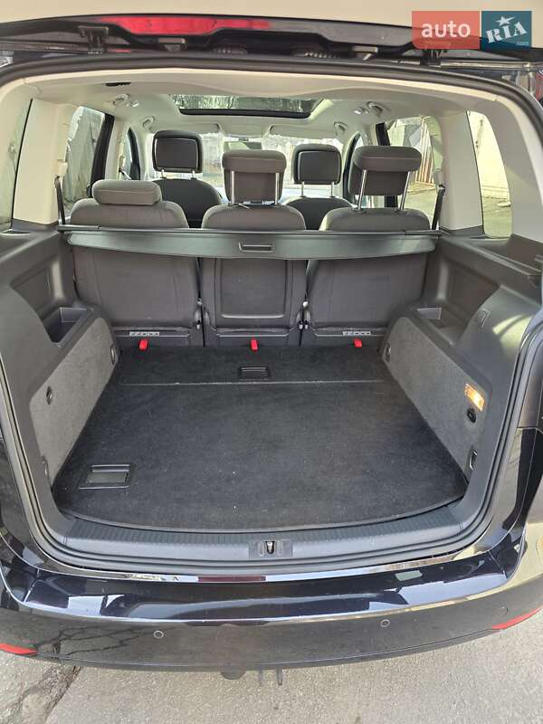 Мінівен Volkswagen Touran 2012 в Києві