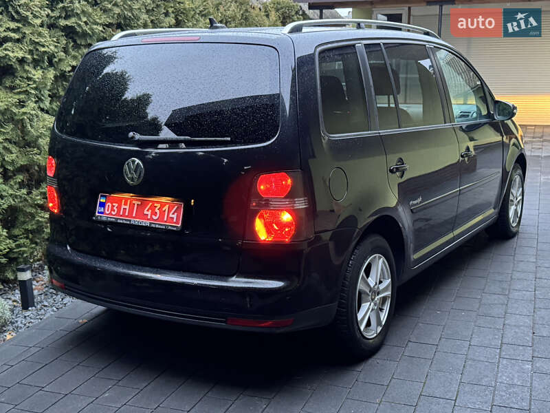 Минивэн Volkswagen Touran 2010 в Дубно