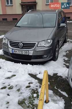 Мінівен Volkswagen Touran 2009 в Дніпрі