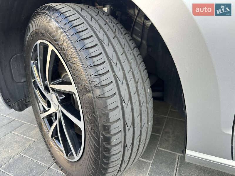 Микровэн Volkswagen Touran 2020 в Луцке