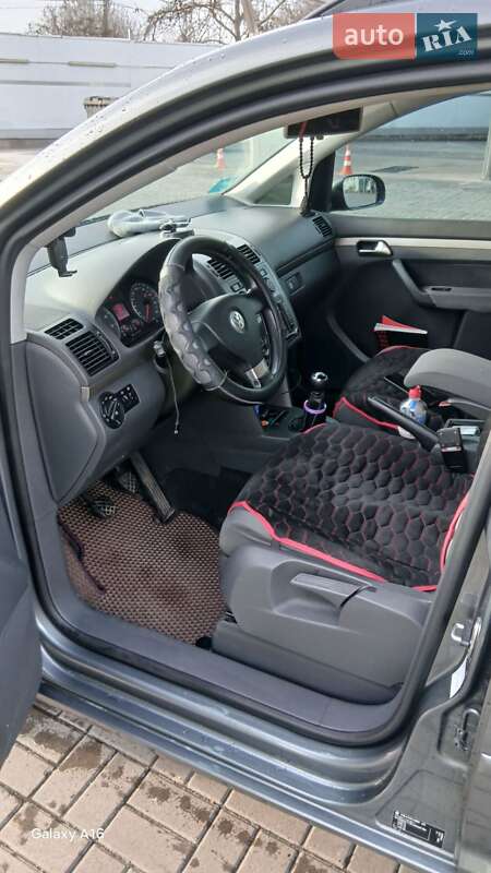 Минивэн Volkswagen Touran 2007 в Киеве
