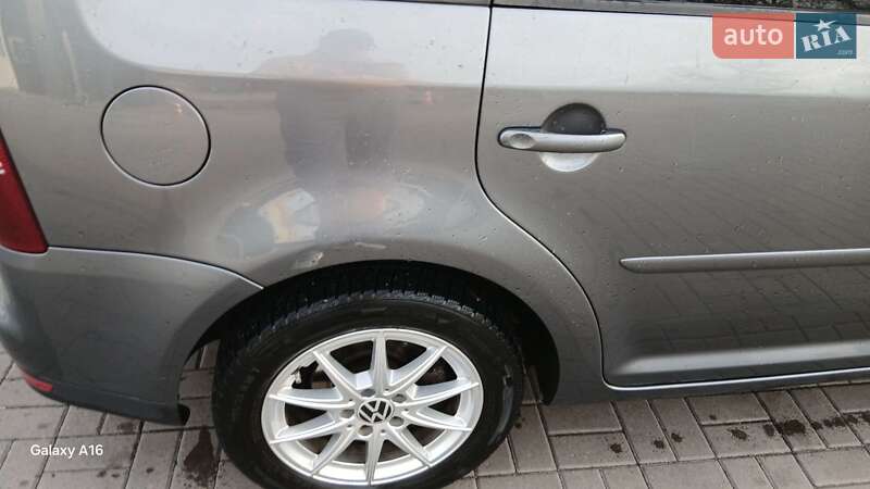 Минивэн Volkswagen Touran 2007 в Киеве