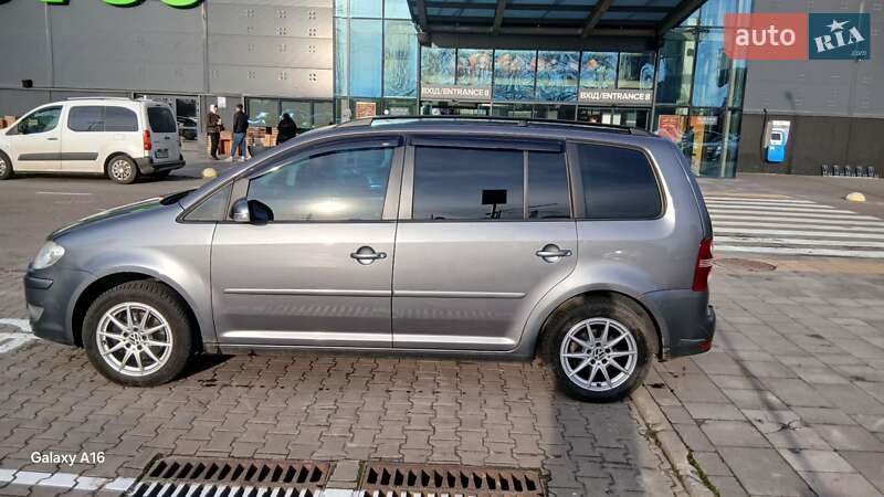 Минивэн Volkswagen Touran 2007 в Киеве