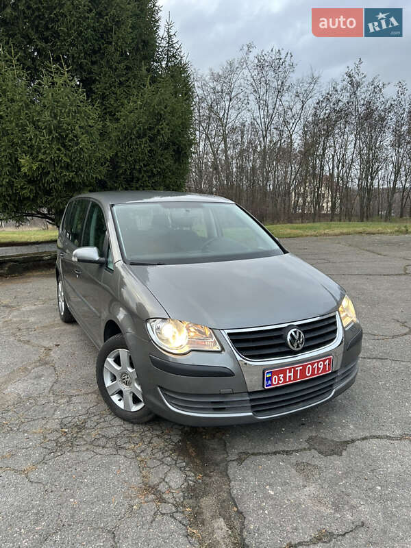 Минивэн Volkswagen Touran 2009 в Золотоноше