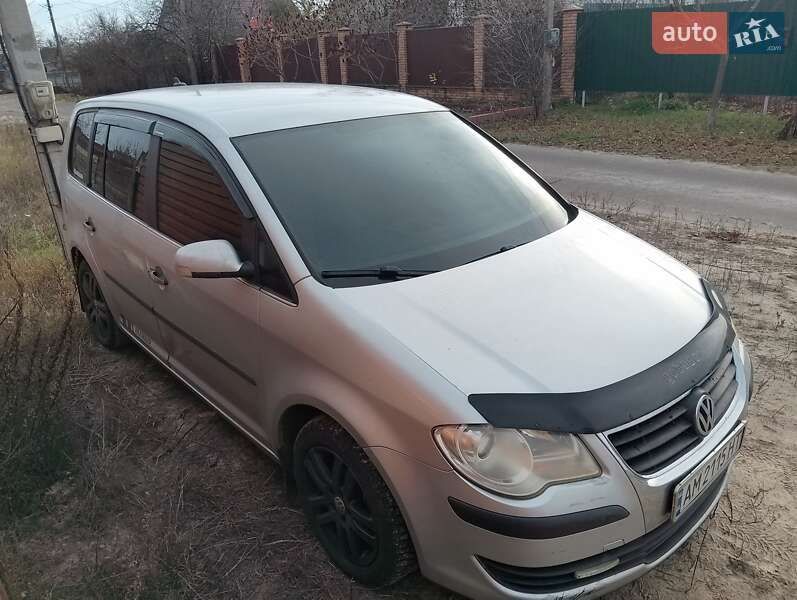 Минивэн Volkswagen Touran 2007 в Киеве