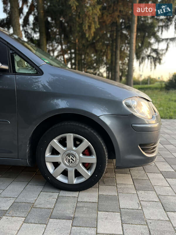 Минивэн Volkswagen Touran 2007 в Староконстантинове