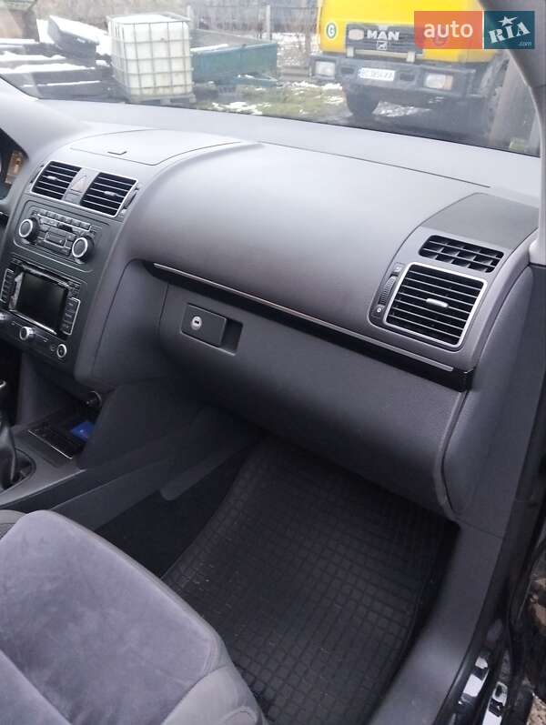 Минивэн Volkswagen Touran 2011 в Львове