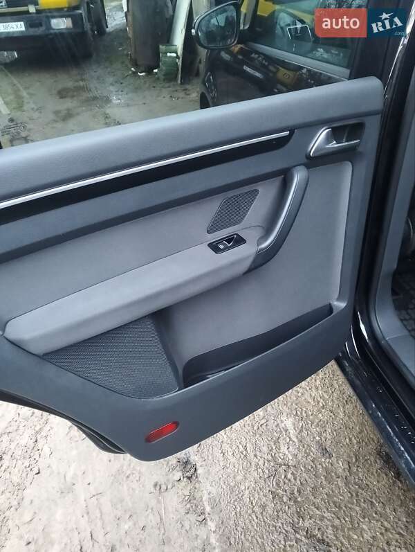 Минивэн Volkswagen Touran 2011 в Львове