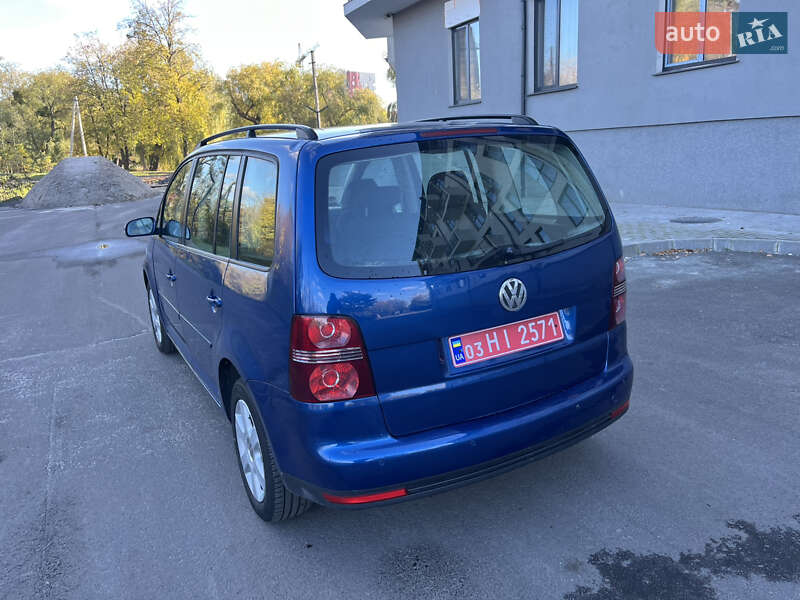 Минивэн Volkswagen Touran 2008 в Сарнах