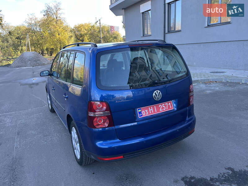 Минивэн Volkswagen Touran 2008 в Сарнах