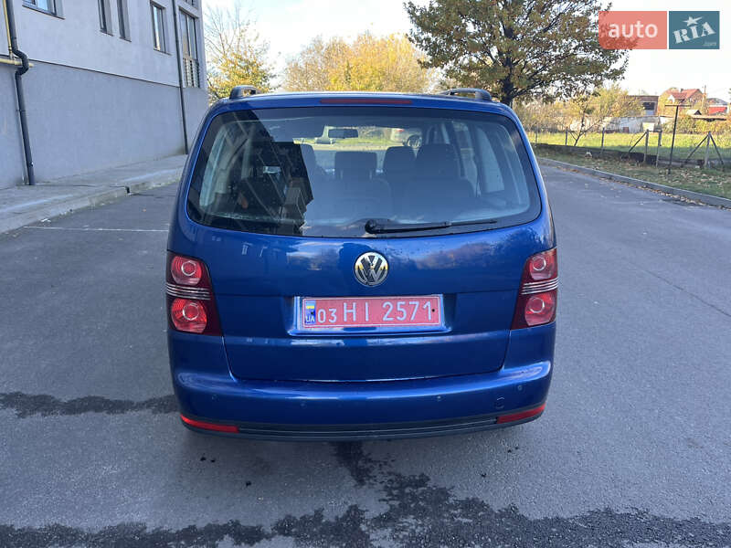 Минивэн Volkswagen Touran 2008 в Сарнах