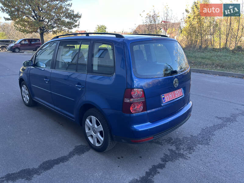 Минивэн Volkswagen Touran 2008 в Сарнах