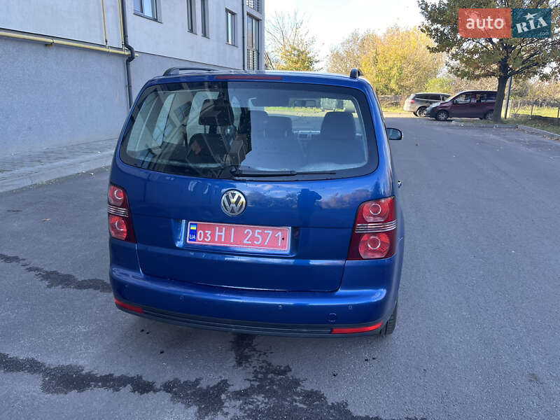 Минивэн Volkswagen Touran 2008 в Сарнах