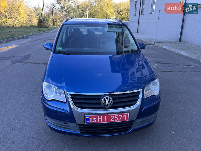 Минивэн Volkswagen Touran 2008 в Сарнах