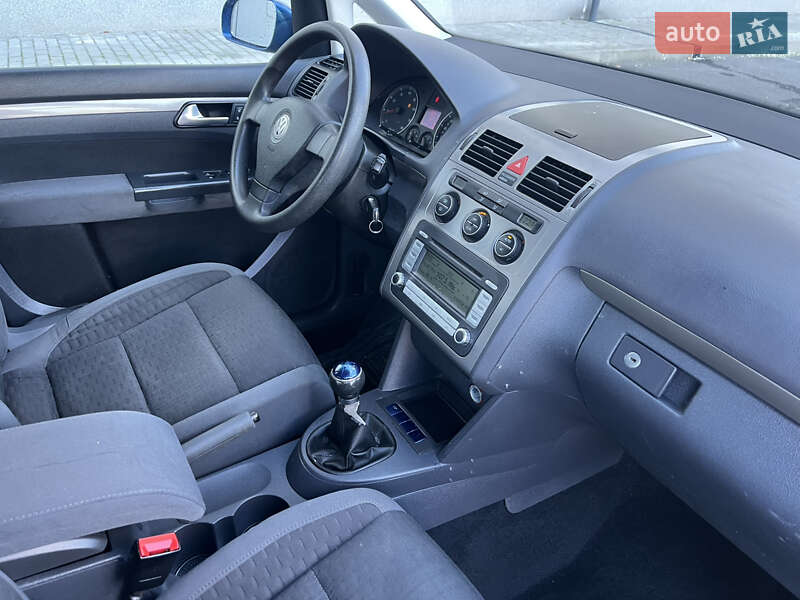 Минивэн Volkswagen Touran 2008 в Сарнах