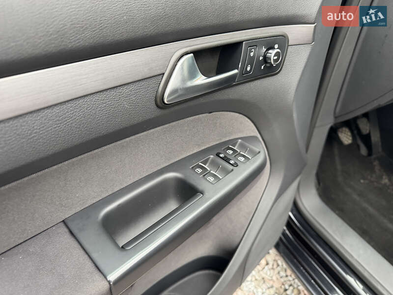 Минивэн Volkswagen Touran 2011 в Луцке фото 11 Минивэн Volkswagen Touran 2011 в Луцке