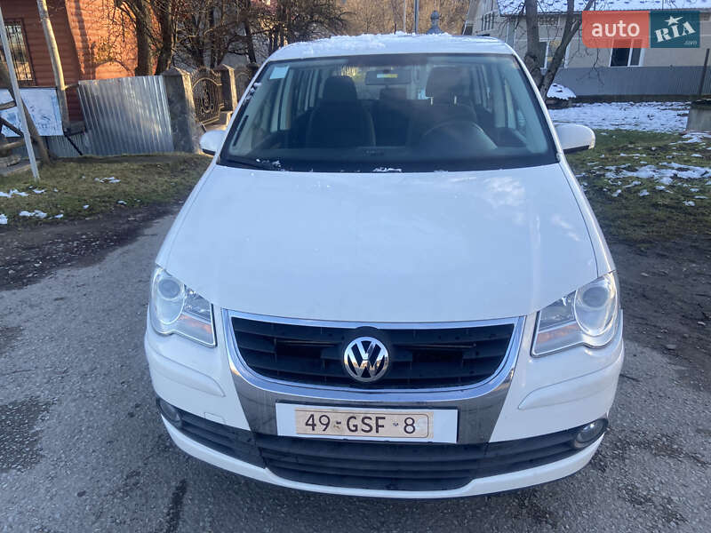 Минивэн Volkswagen Touran 2009 в Косове